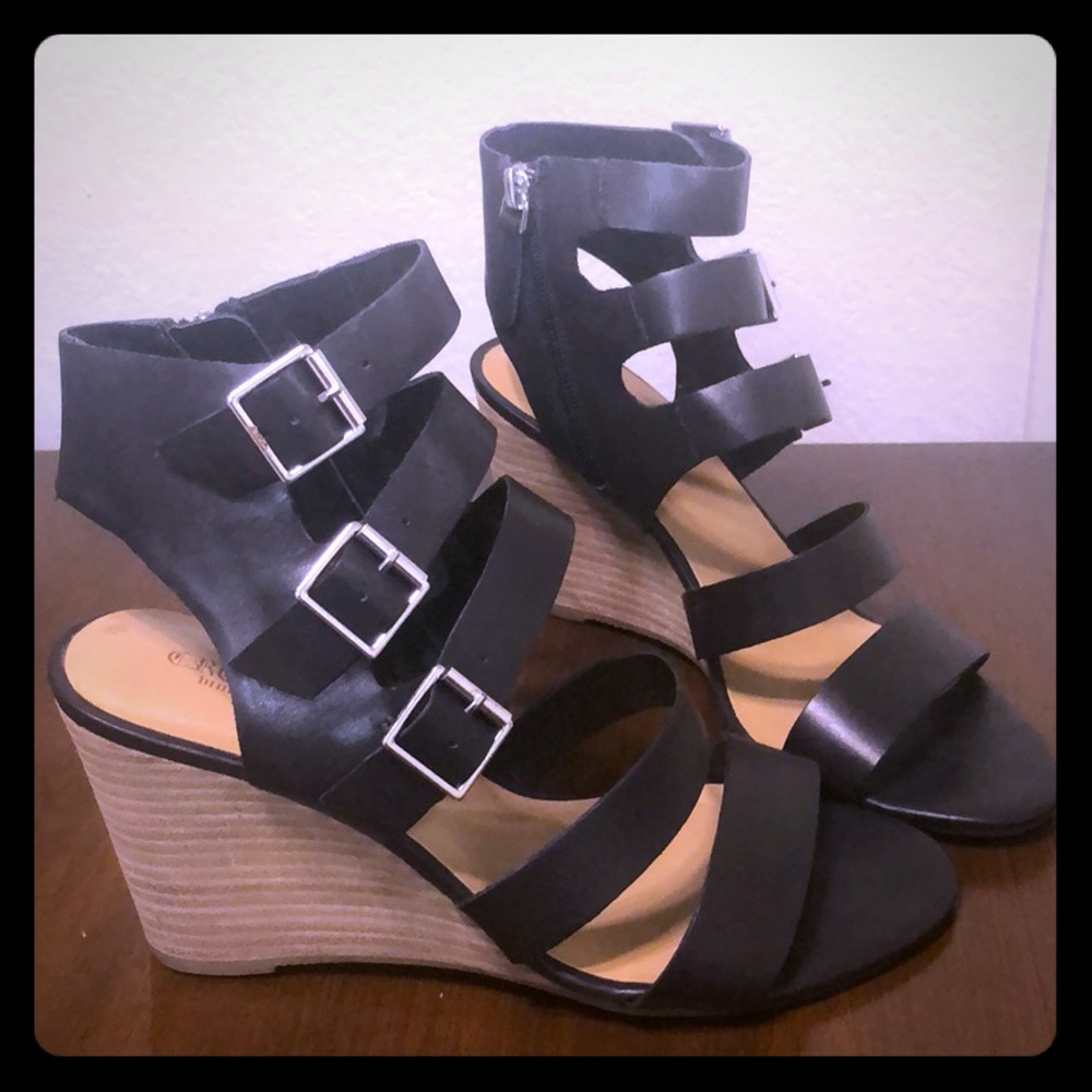 Crown Vintage strappy buckle sandals